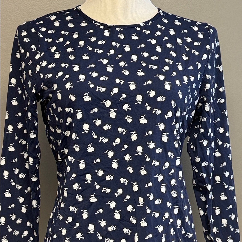 Lands’ End Navy Floral Stretch Long Sleeve Top Size S - Picture 2 of 4